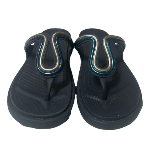 CROCS Sanrah  Women's 8  Gray Navy Blue Silver Metal Block Slide Sandal - Picture 6 of 12